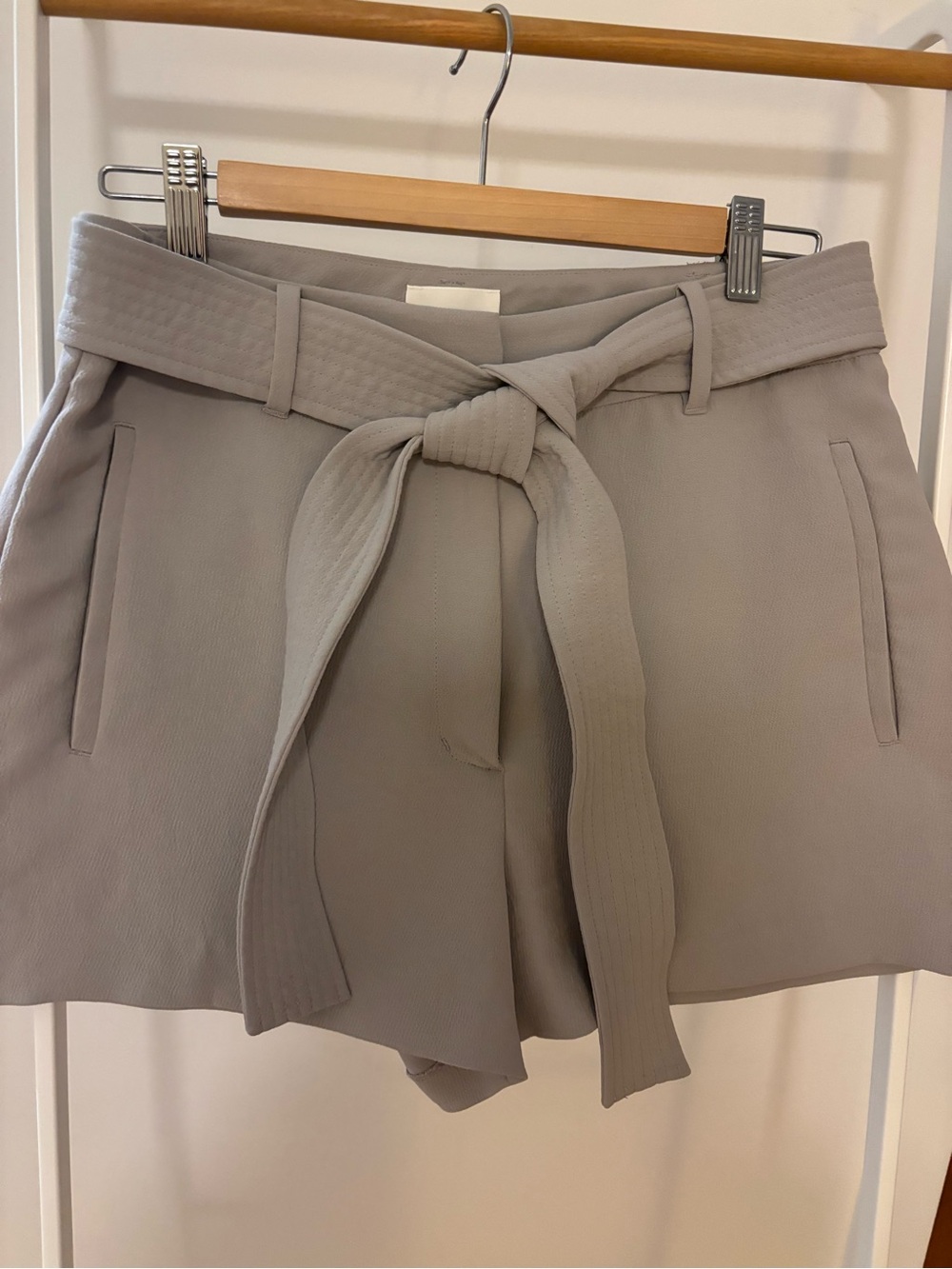 Aritzia grey crepette dress shorts size 10